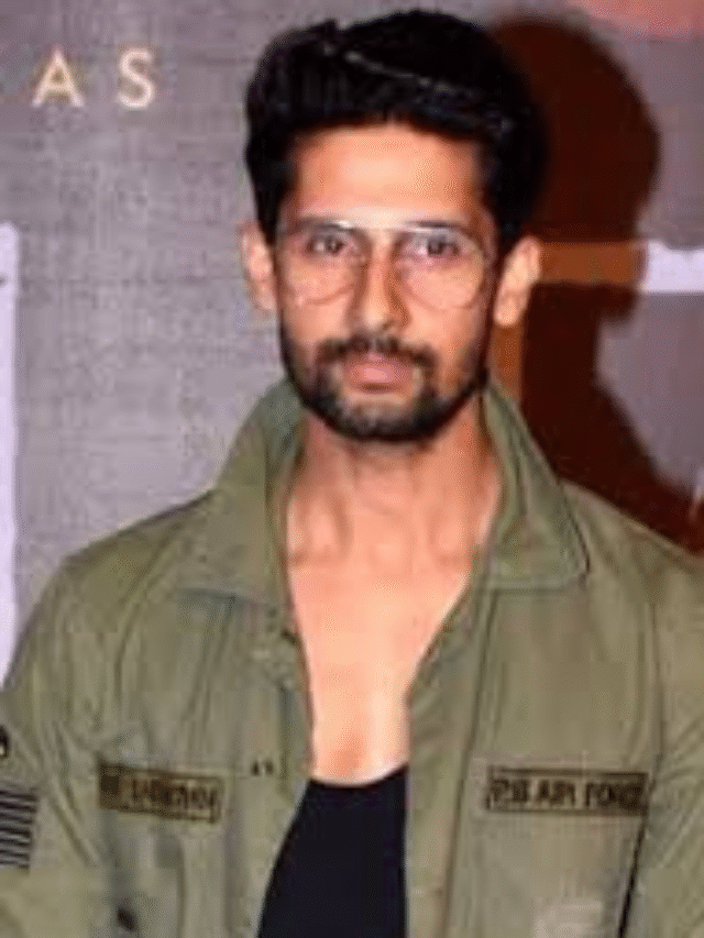 Who is Ravi Dubey?