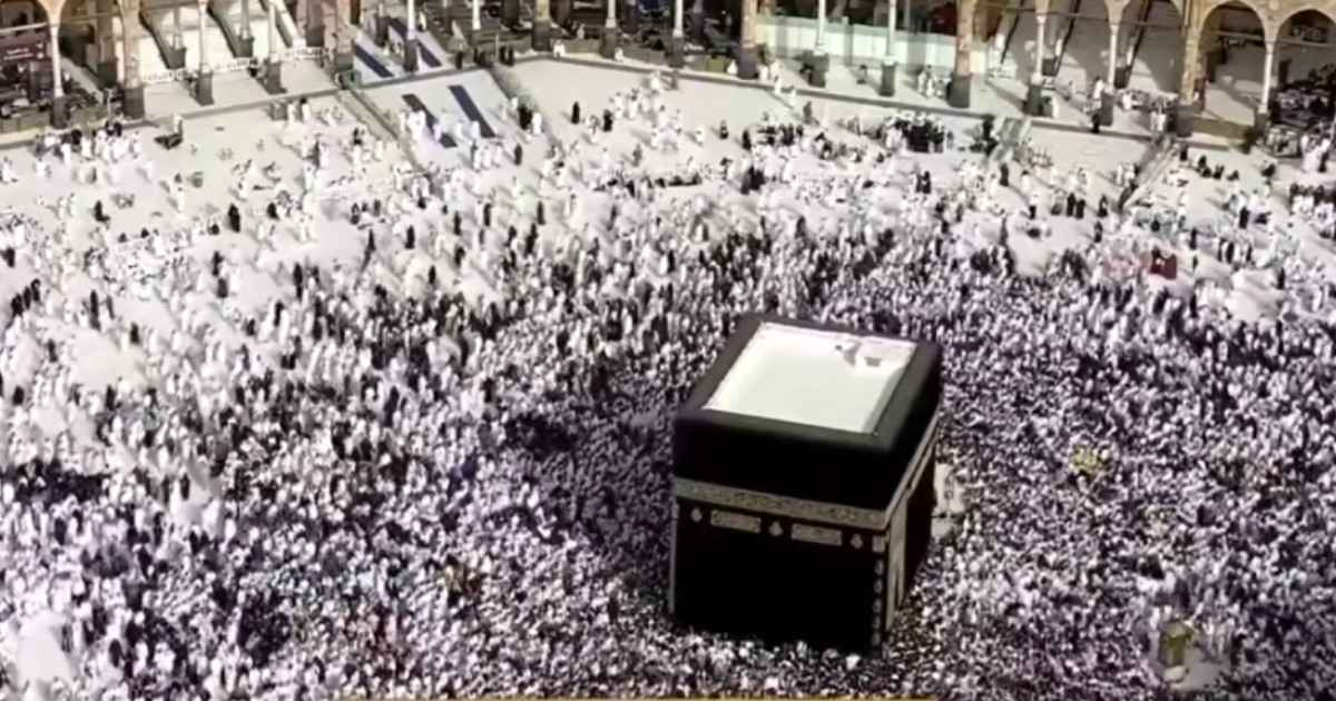 Muslims offering Eid-ul-Fitr 2026 prayers as people search for prayer timings and bank holidays