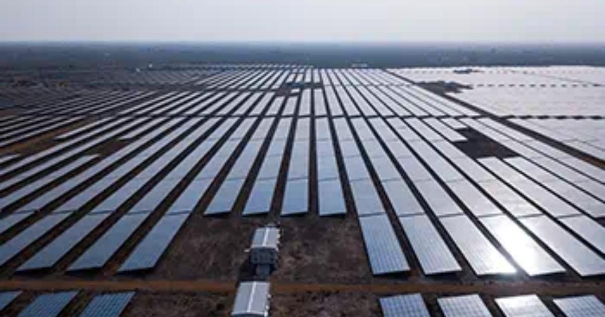 Adani-Green-Hits-Major-Milestone-With-Massive-3.37-GWh-Battery-Storage-Project-in-Gujarat